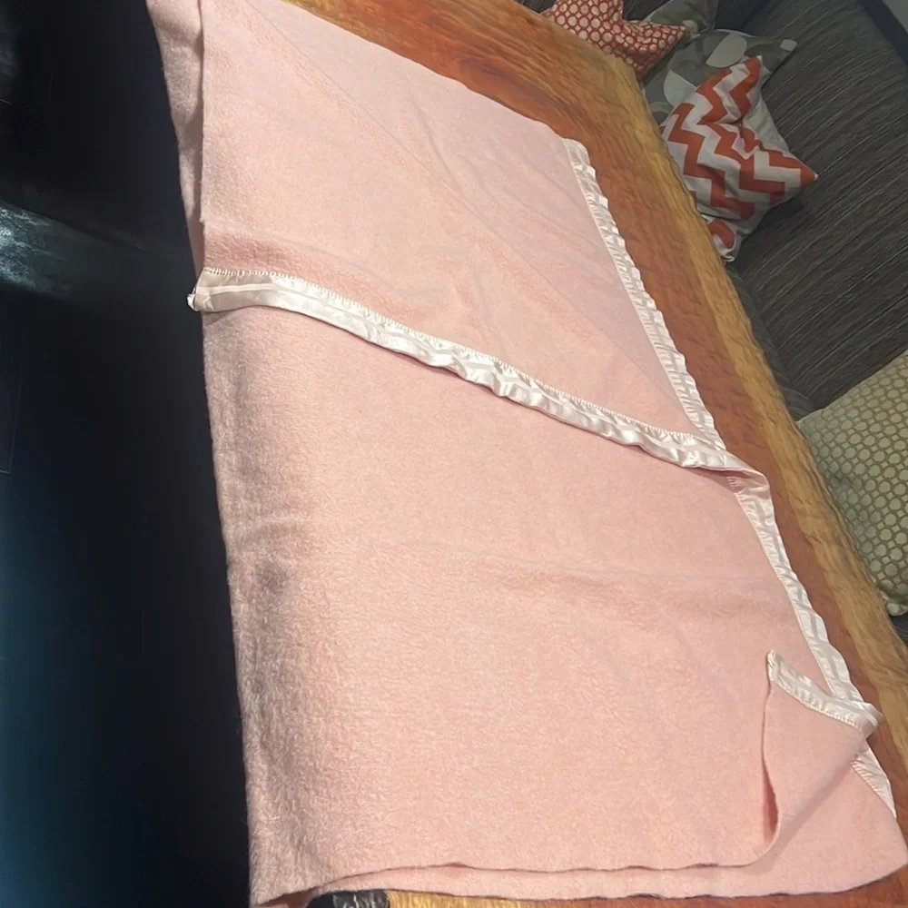 Kenwood Wool Products Dusty Pink Satin Trim Mothproofed Blanket 71” x 84”